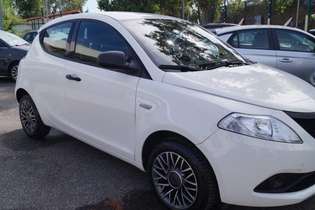 LANCIA Ypsilon 1.0 FireFly 5 porte S&S Hybrid Ecochic Silver