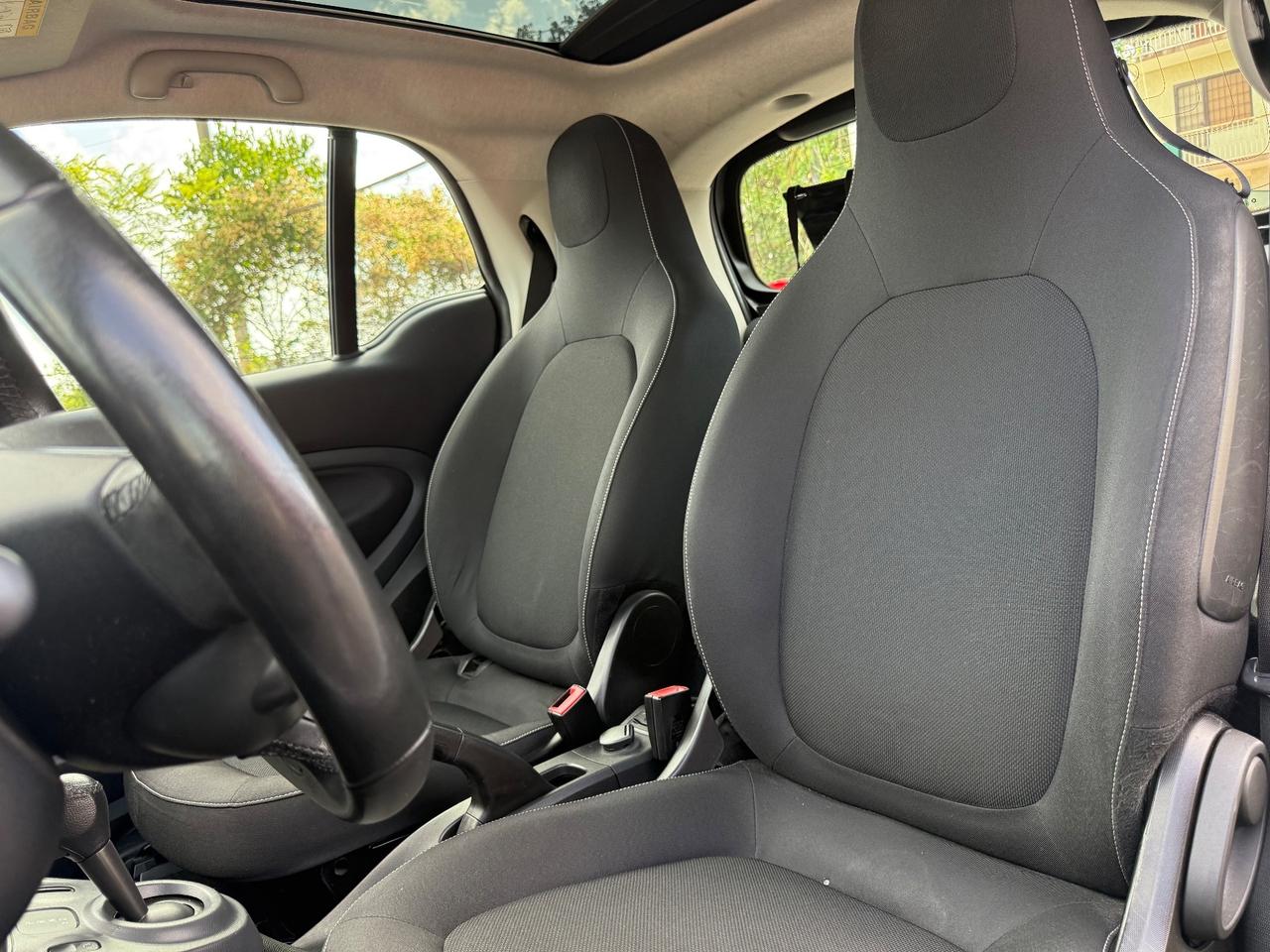 Smart ForTwo 1.0 71cv Coupe Clima cambio Auto Navi