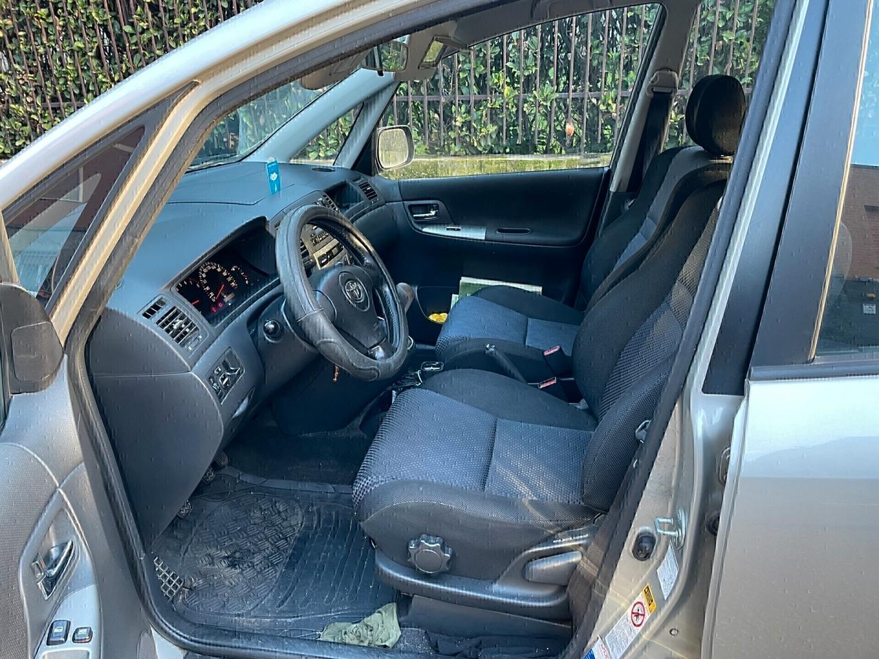 Toyota Corolla Verso 1.6 16V