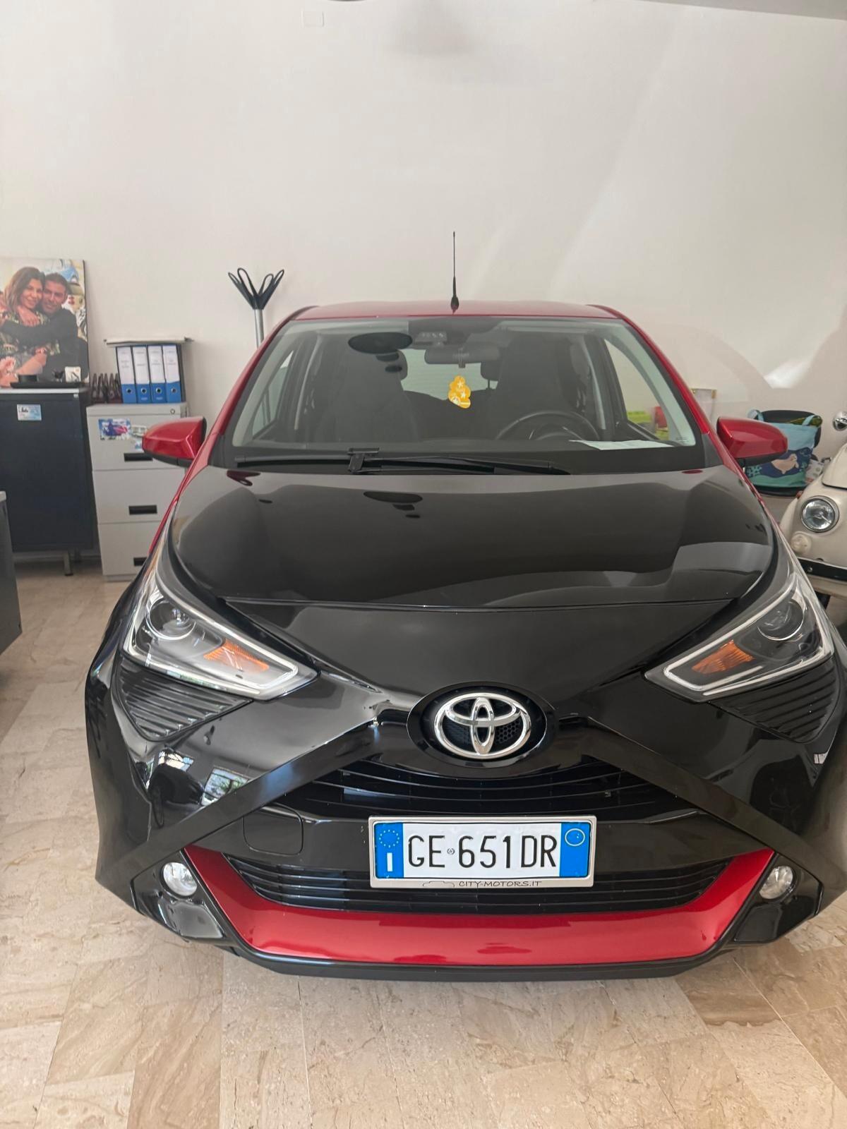 Toyota Aygo Connect 1.0 VVT-i 69 CV 5 porte x-play TSS