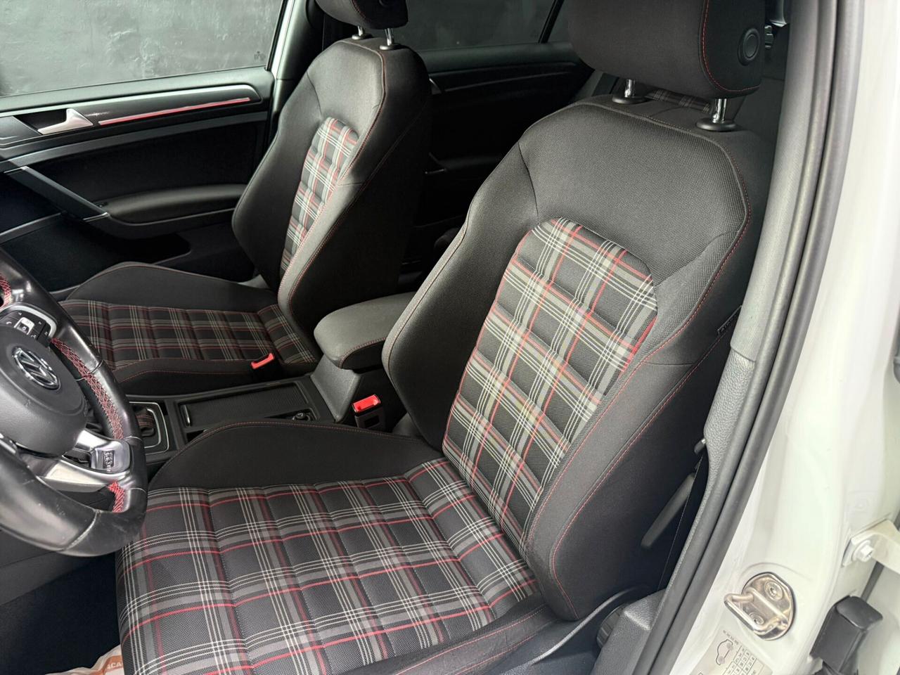 Volkswagen Golf GTI Performance 2.0 230 CV TSI DSG 5p.