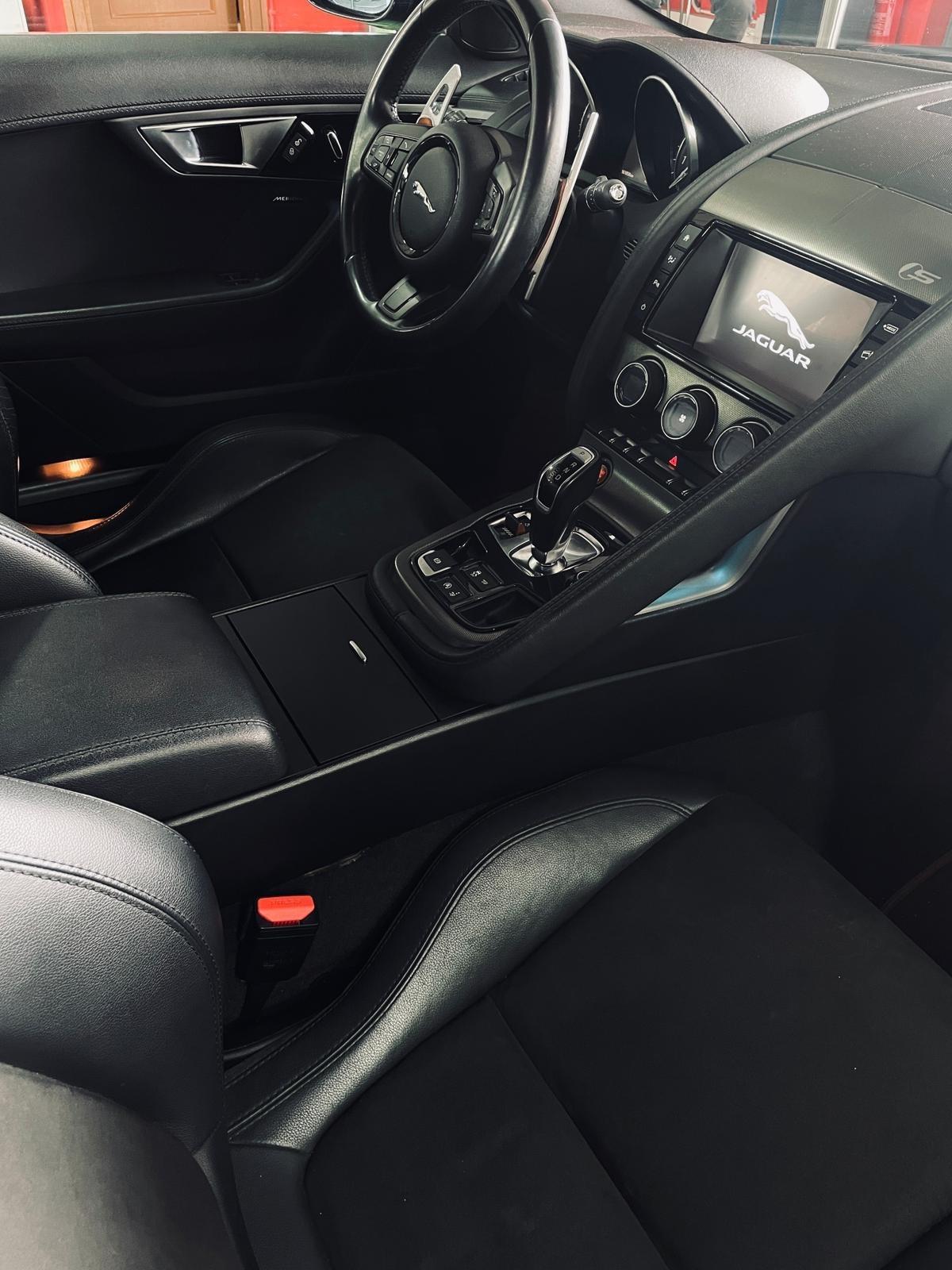 Jaguar F-Type 3.0 V6 380 CV AWD R-Dynamic PERMUTE RATE