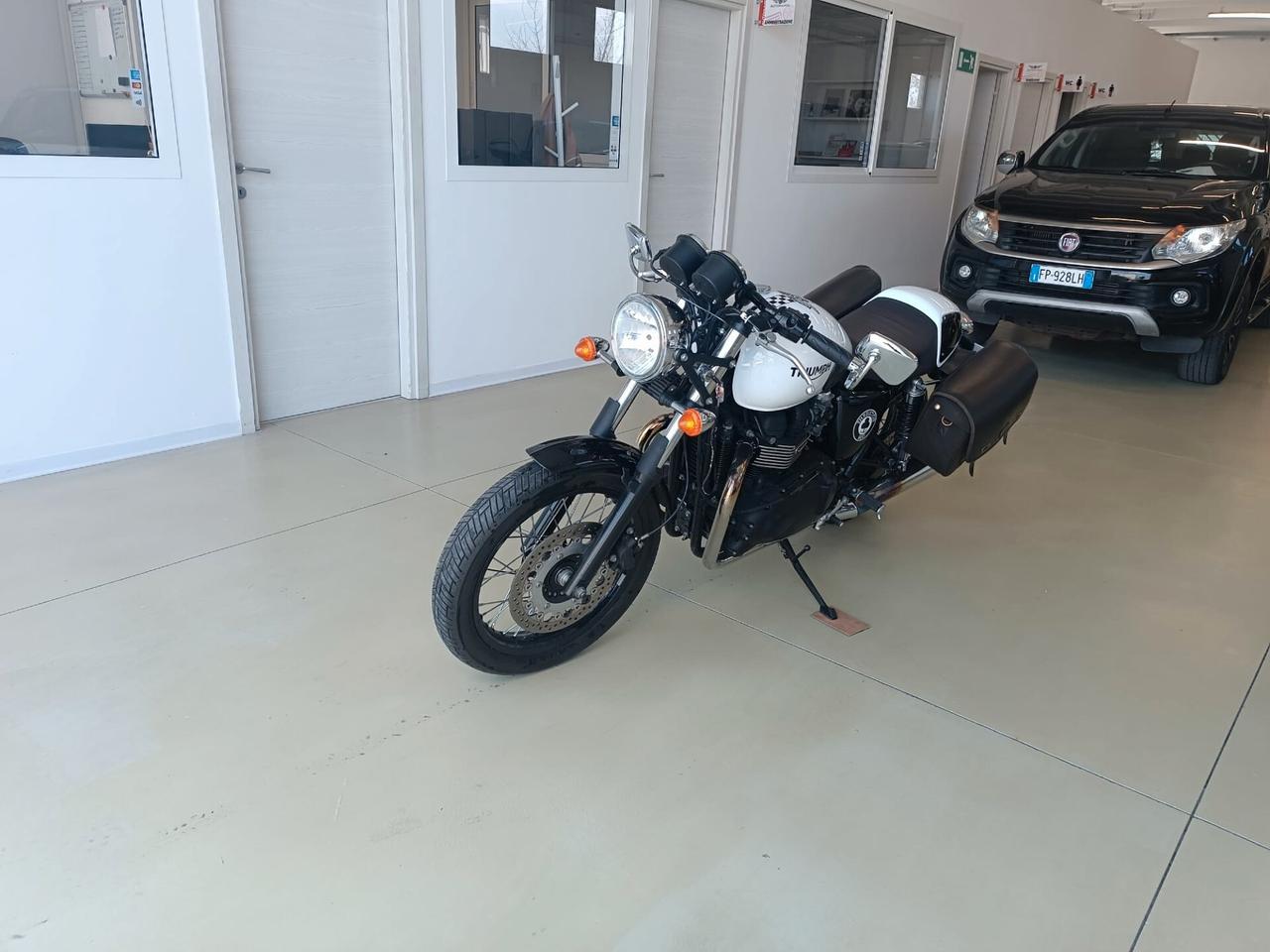 Triumph Thruxton Ace 900