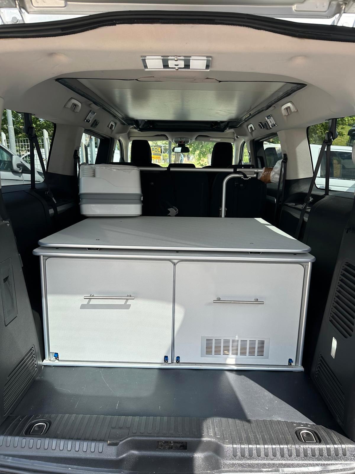 TRAVELLER VAN