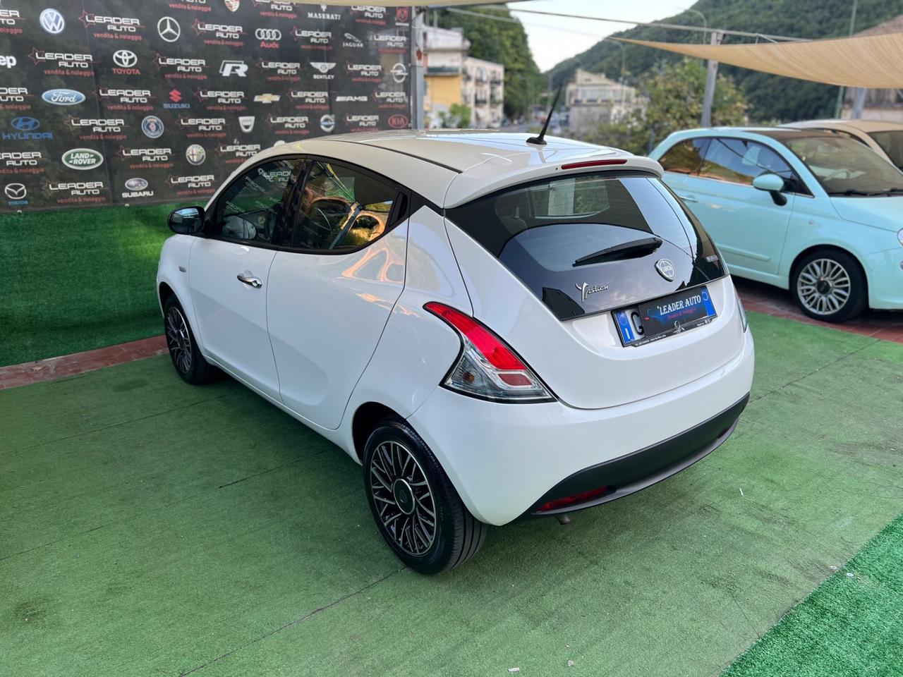 Lancia Ypsilon 1.0 FireFly 5 porte S&S Hybrid Silver