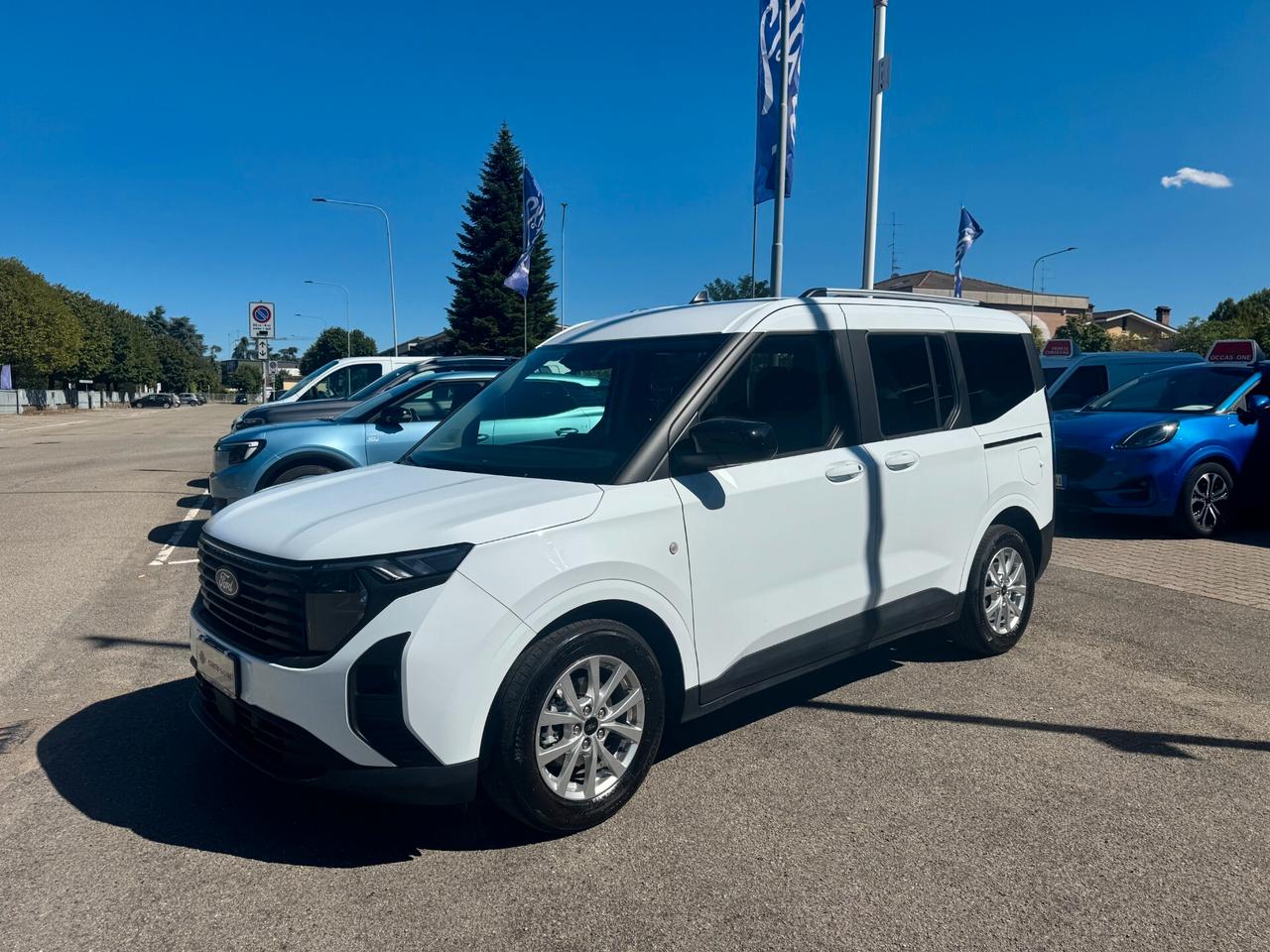 Ford Tourneo Courier 1.0 EcoBoost Titanium
