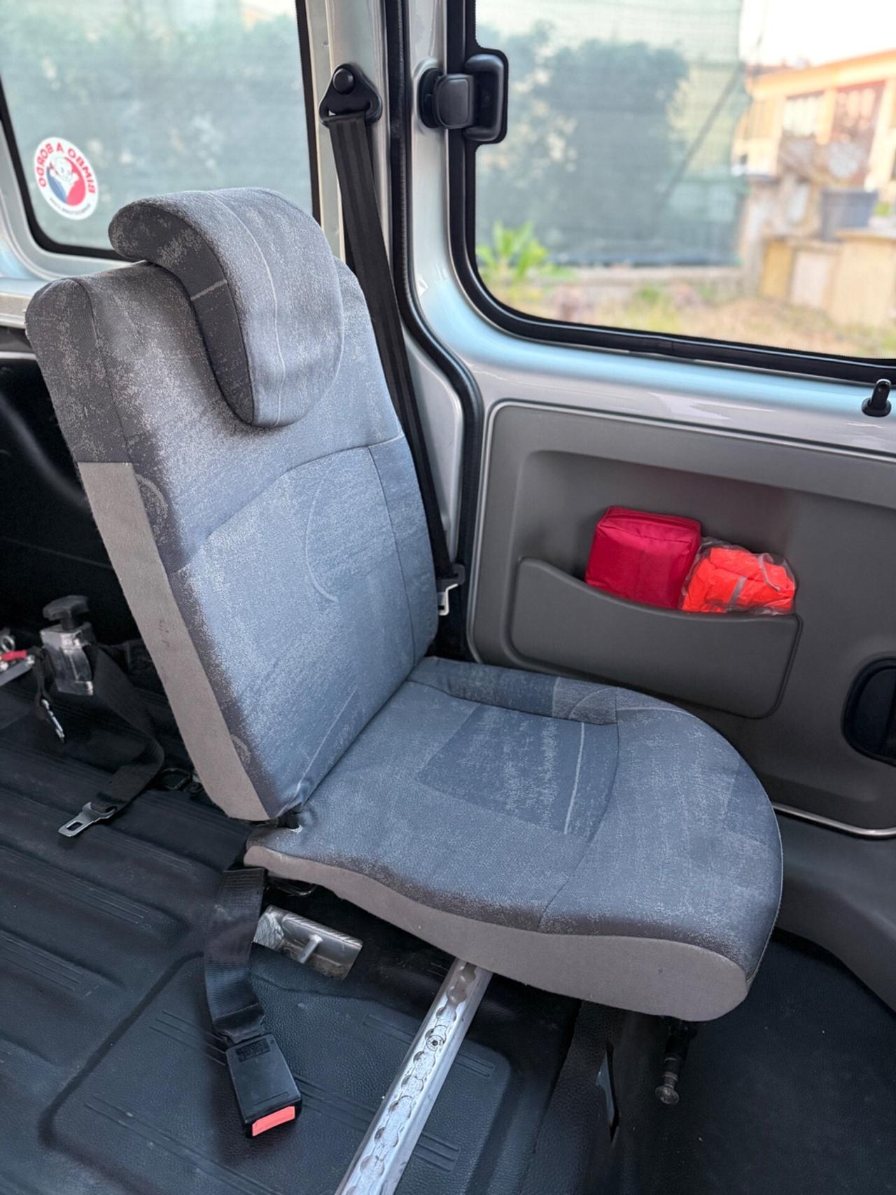 Renault Kangoo 4p. Autocarro 1.2 PEDANA DISABILE