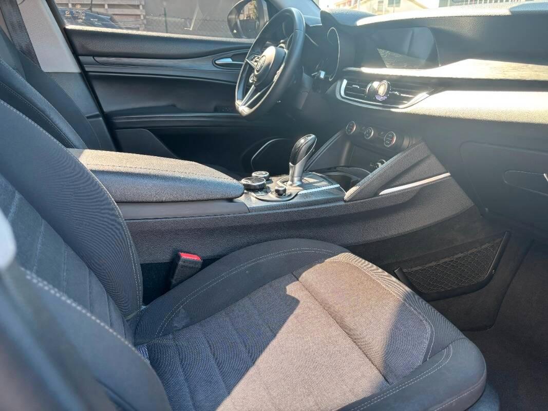 Alfa Romeo Stelvio 2.2 t Business Q4 180cv auto