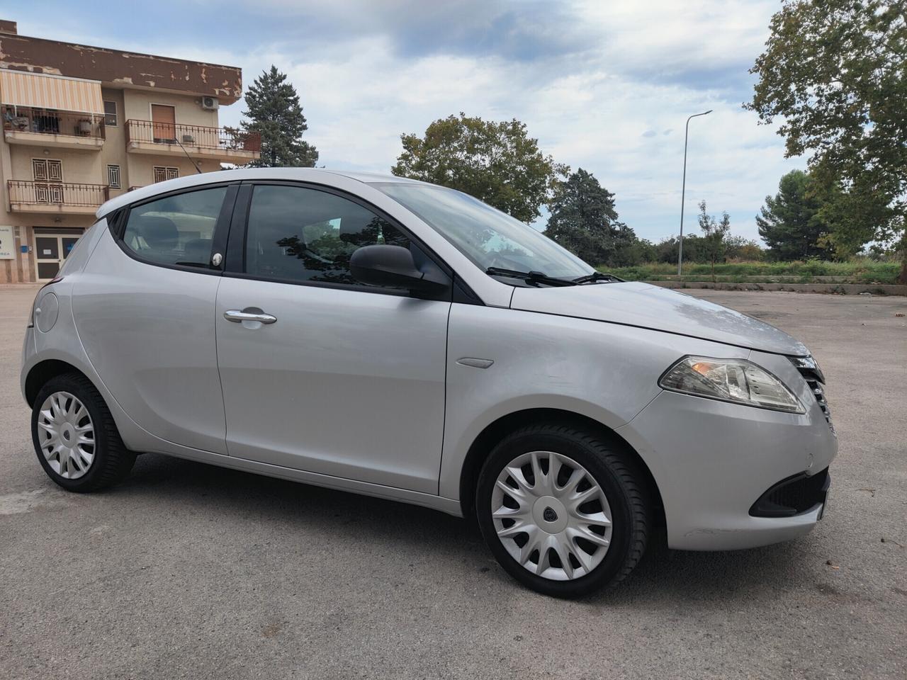 Ypsilon 1.2 69 CV 5 porte GPL Ecochic Gold 2014