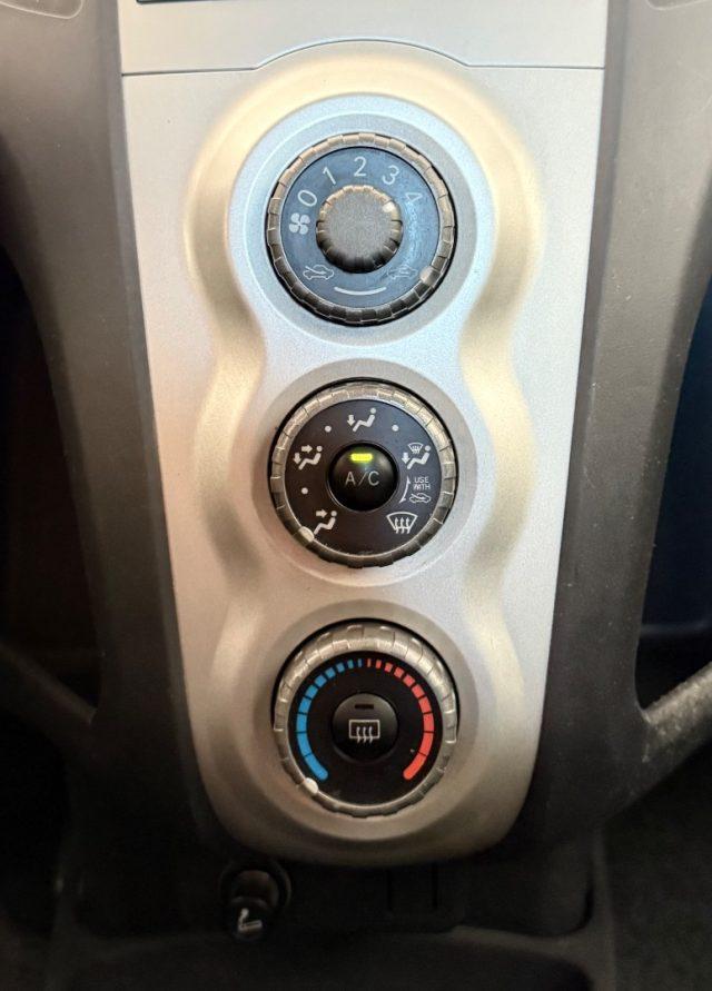 TOYOTA Yaris 1.3 5 porte M-MT SOL