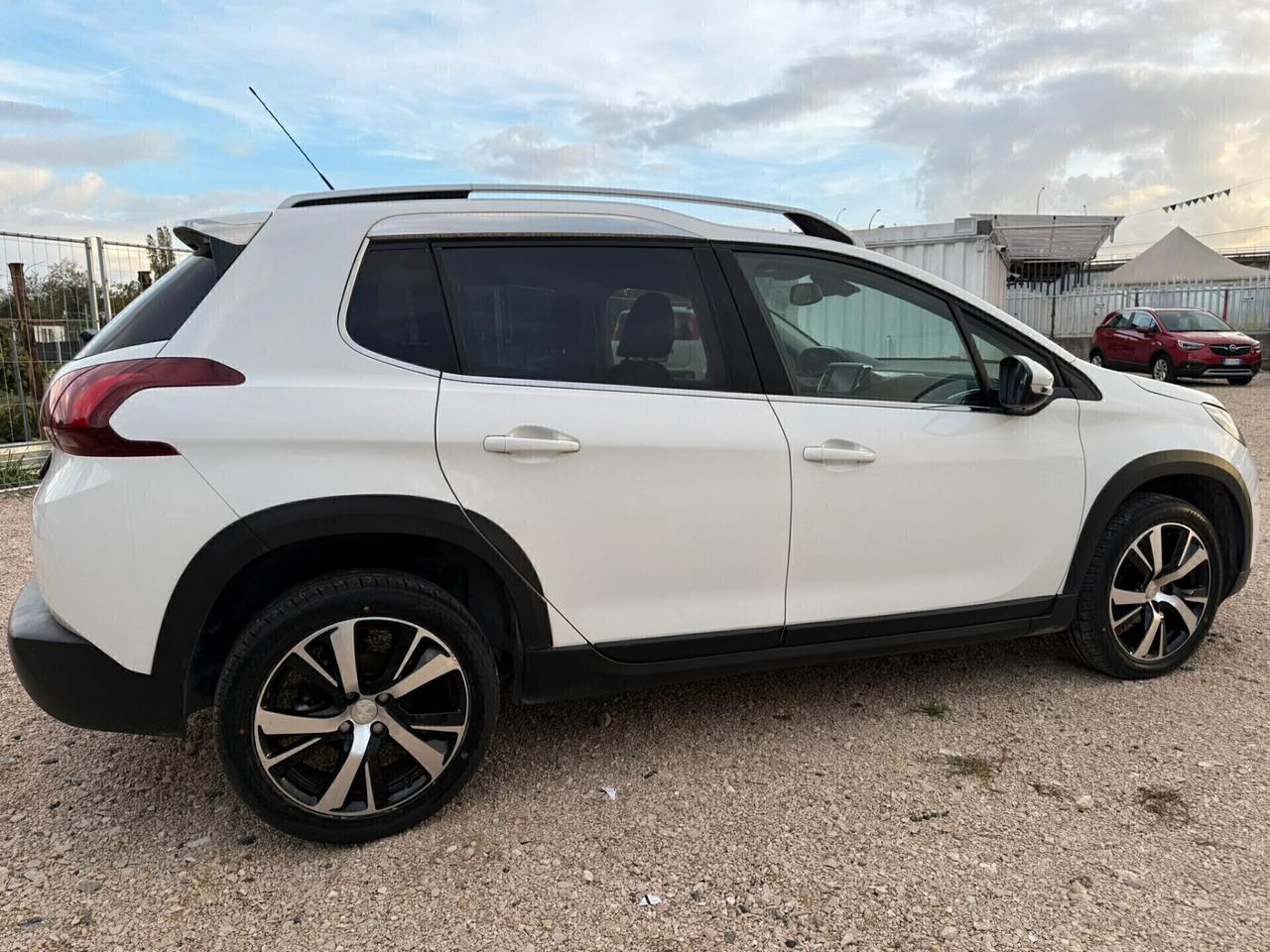 Peugeot 2008 BlueHDi 100 Black Matt