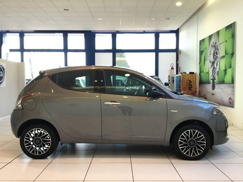 Lancia Ypsilon 1.0 FireFly 5 porte S&S Hybrid Platino