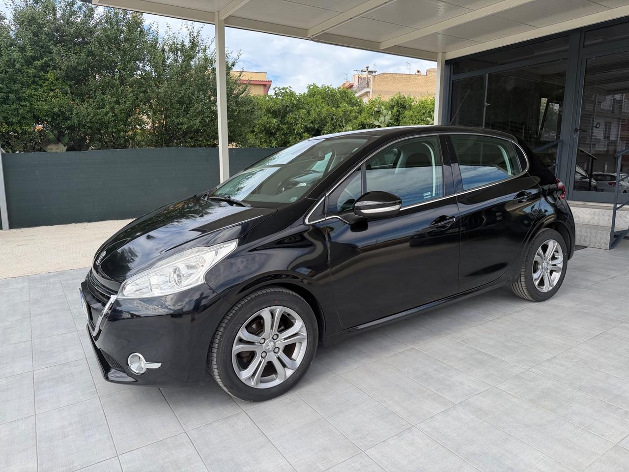 Peugeot 208 1.4 HDi 68 CV 5 porte Allure