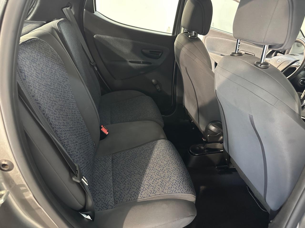 Lancia Ypsilon 1.0 FireFly 5 porte S&S Hybrid Ecochic Silver