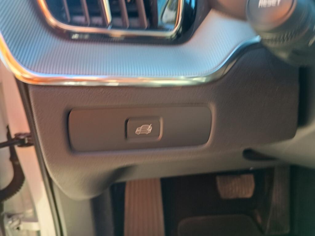Volvo XC 60 B4 (d) AWD automatica Plus Bright