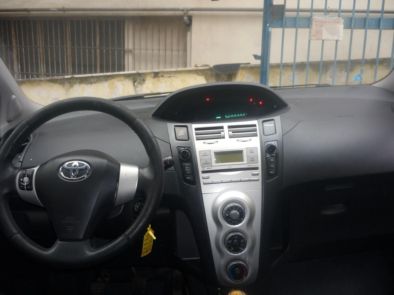 Toyota Yaris 1.0 5 porte Sol