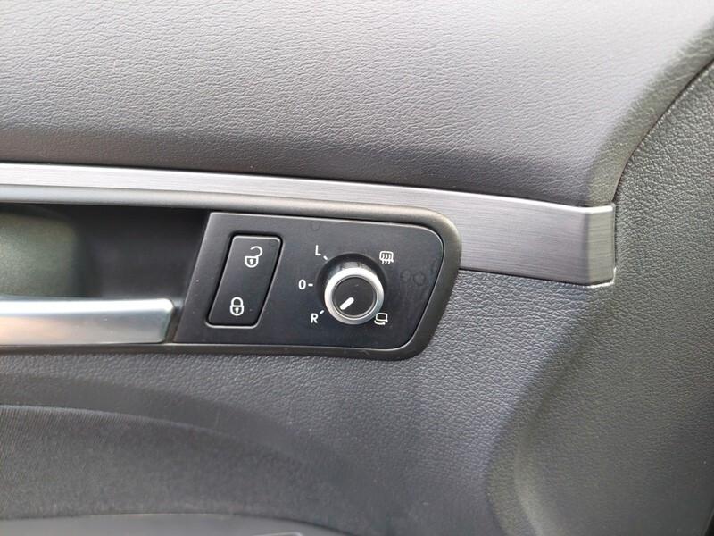 Volkswagen Touran Business 1.6 TDI DSG Comfortline