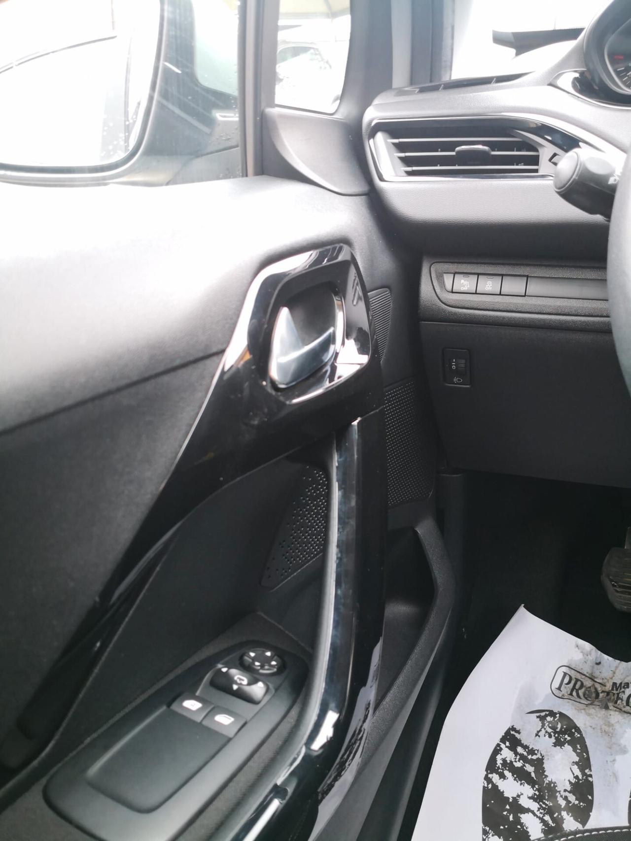 Peugeot 208 PureTech 1.2 82CV 5p. ***NEOPATENTATI***UNIPROPRIETARIO***