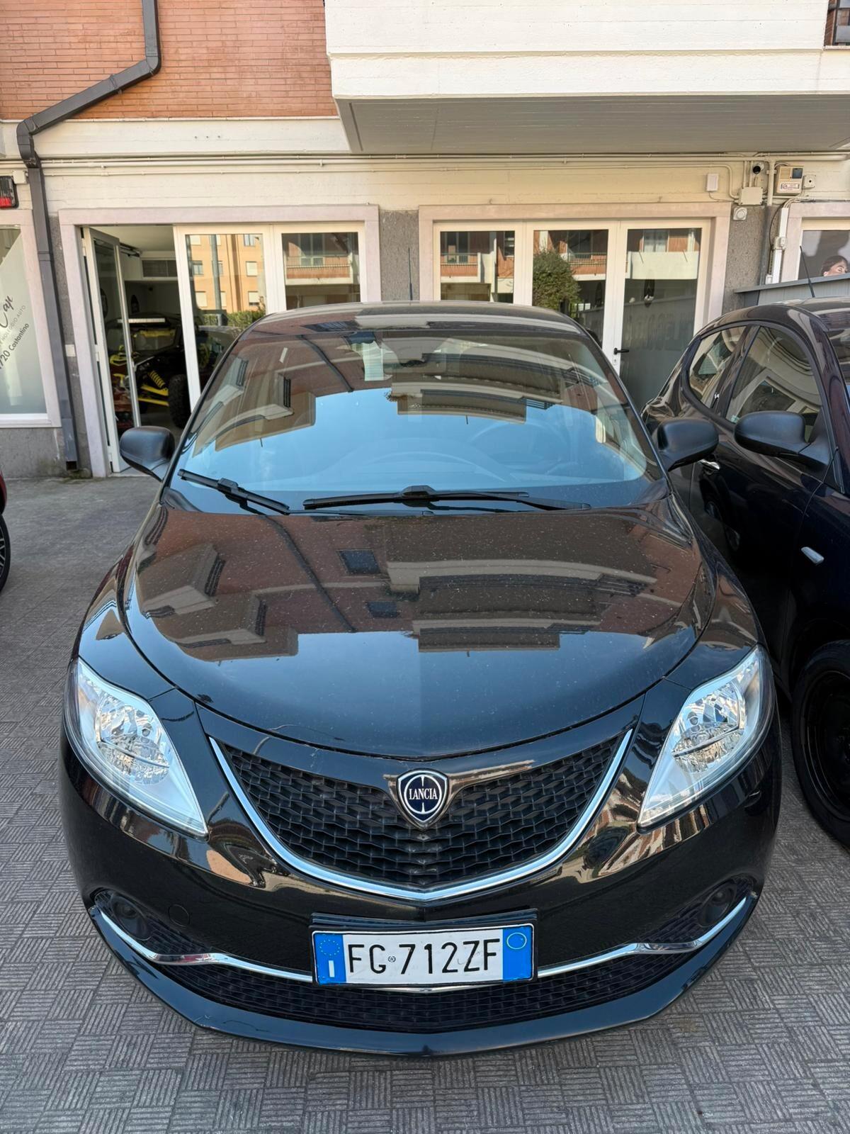 Lancia Ypsilon 1.2 69 CV 5 porte Platinum