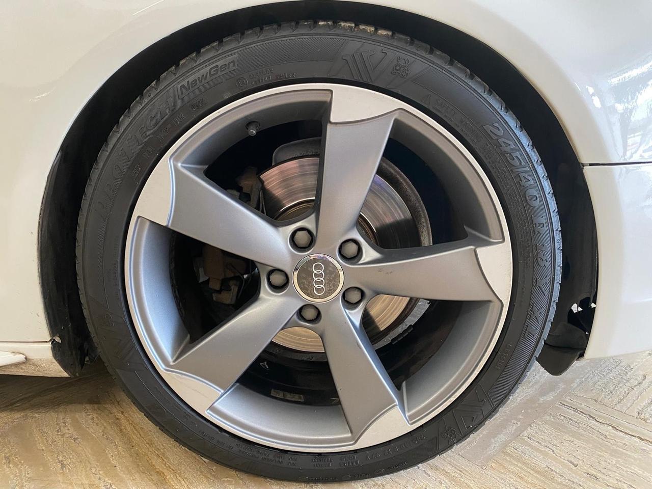AUDI A4 Avant S-LINE 2.0 TDI LED 2013