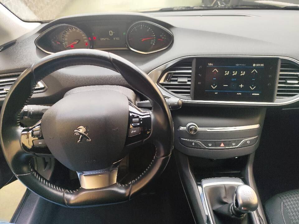 Peugeot 308 1.5 Business 130cv - 2018