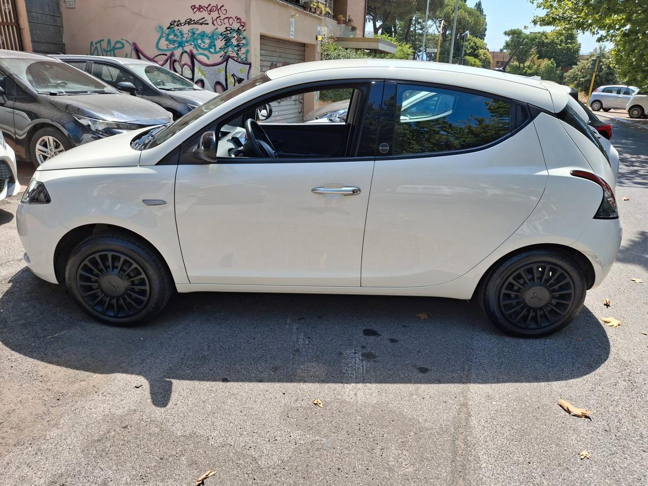 Lancia Ypsilon 1.0 FireFly 5 porte S&S Hybrid Ecochic Silver