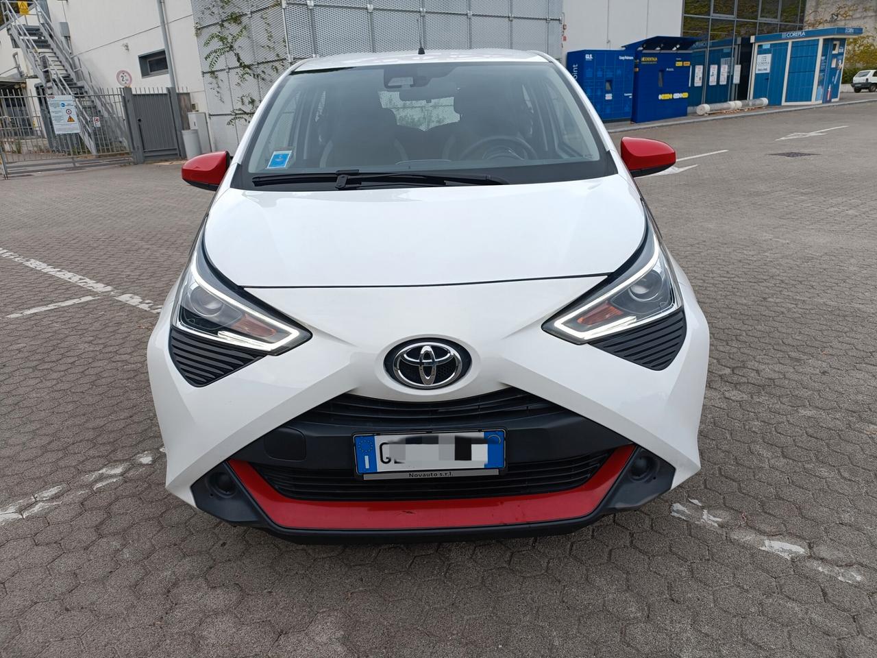 Toyota Aygo Connect 1.0 VVT-i 72 CV 5 porte x-clusiv