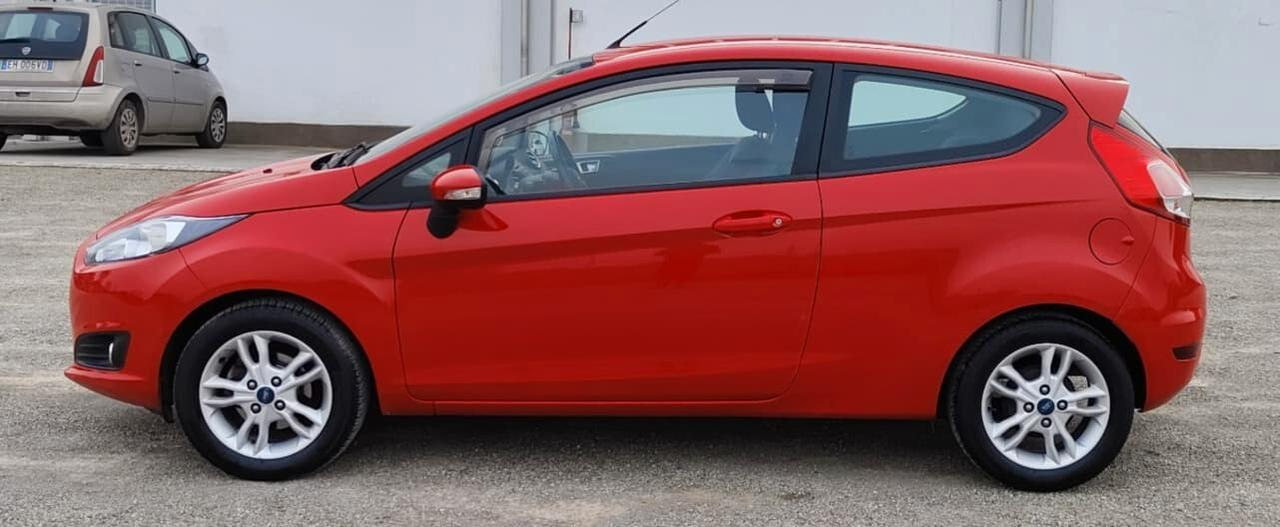 Ford Fiesta 1.2 60CV 3 porte Black & White Edition