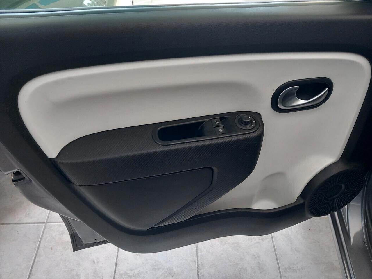 Renault Twingo anno 2017 automatica 1.0 benzina 23 mila km
