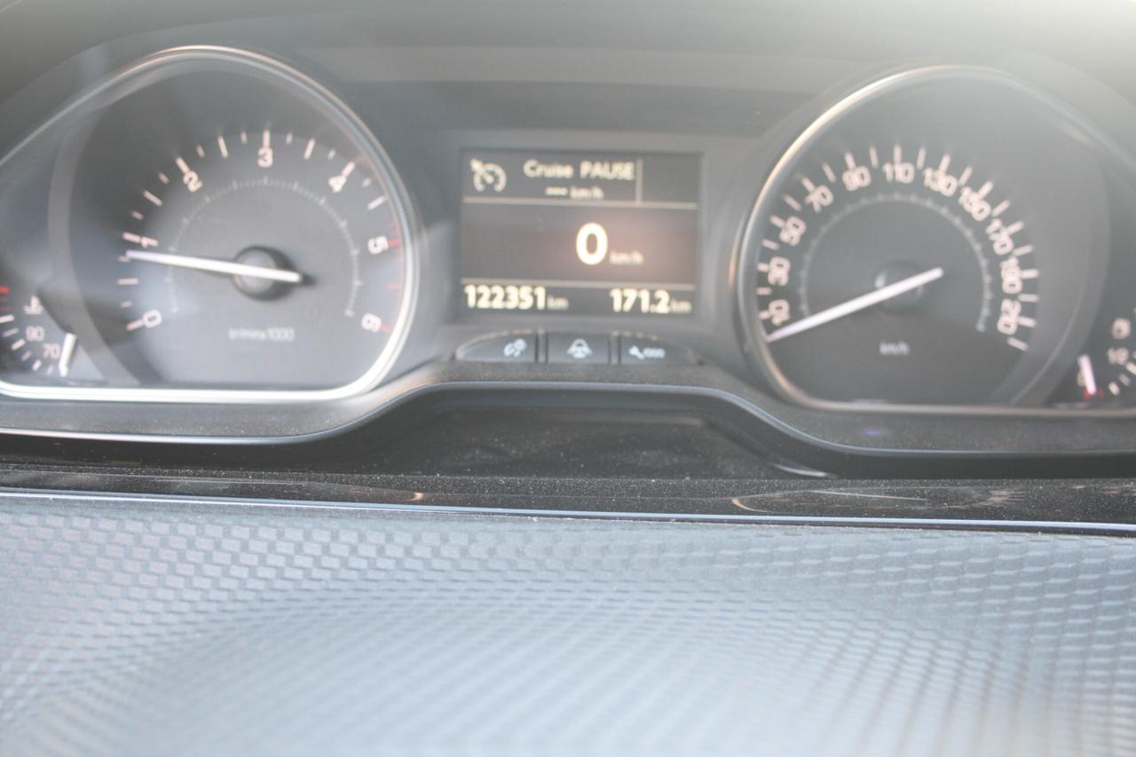 Peugeot 2008 BlueHDi 100 Allure