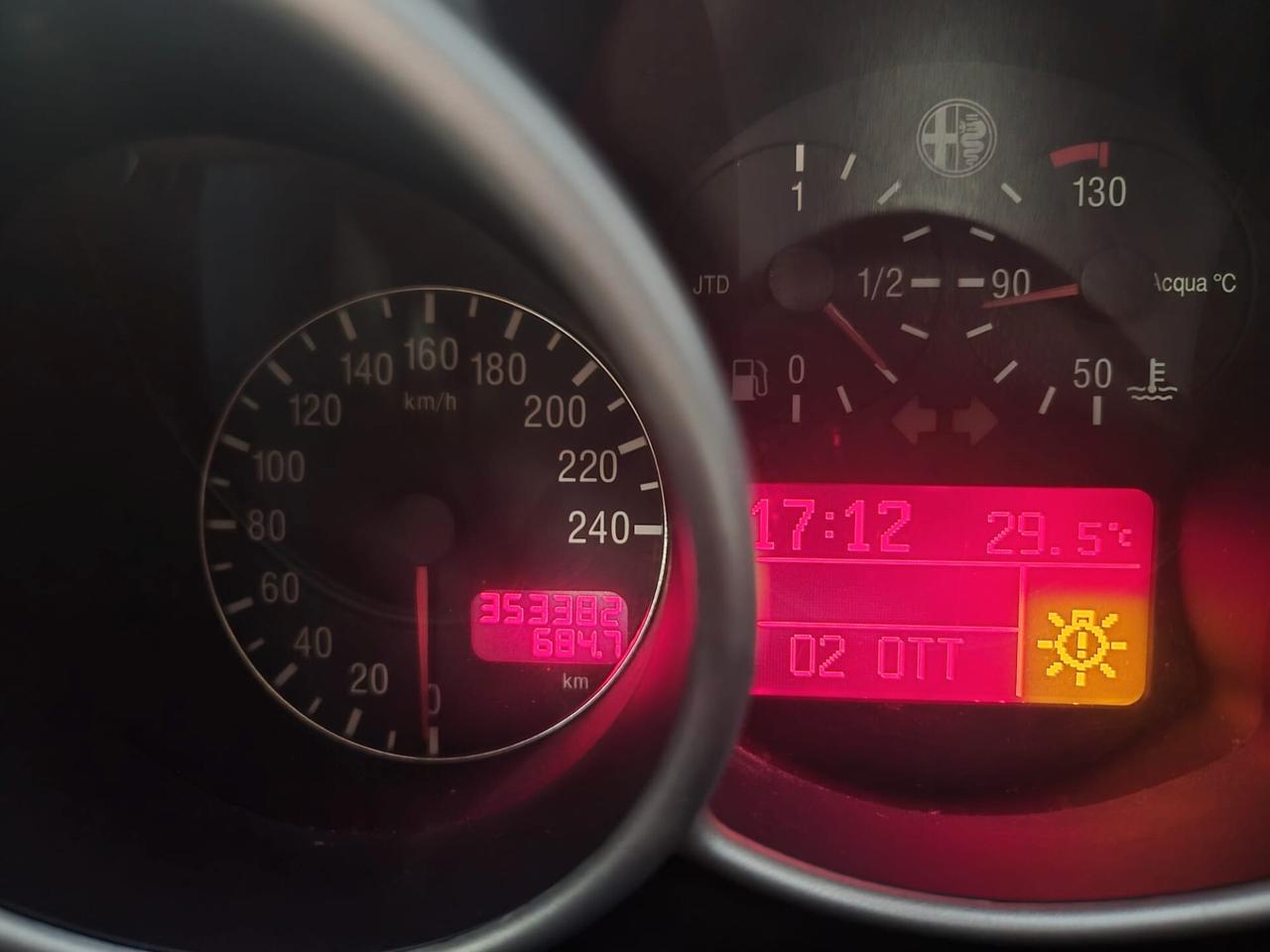 Alfa Romeo 147 1.9 jtd Distinctive 115cv 5 PORTE DISTRIBUZIONE E FRIZIONE FATTE BUONO STATO GENERALE