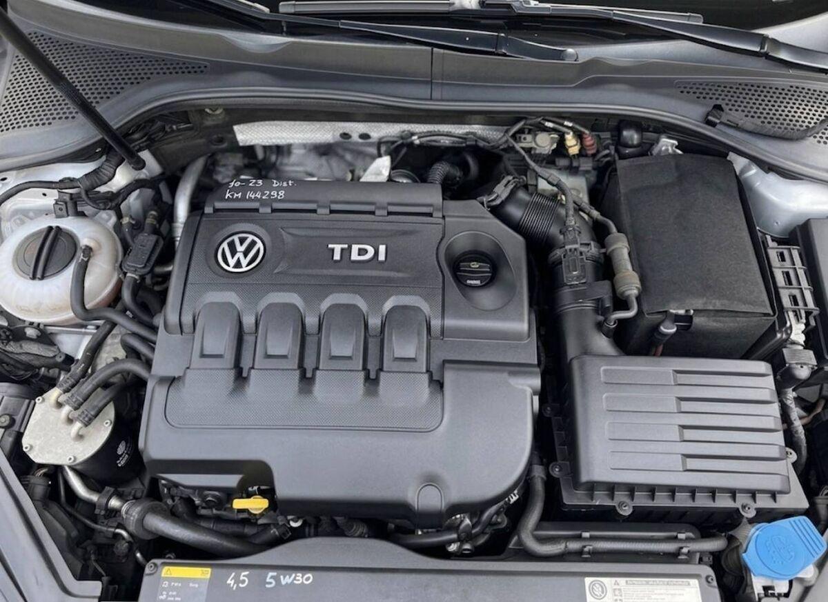 Volkswagen Golf 1.6 tdi Highline 5p dsg