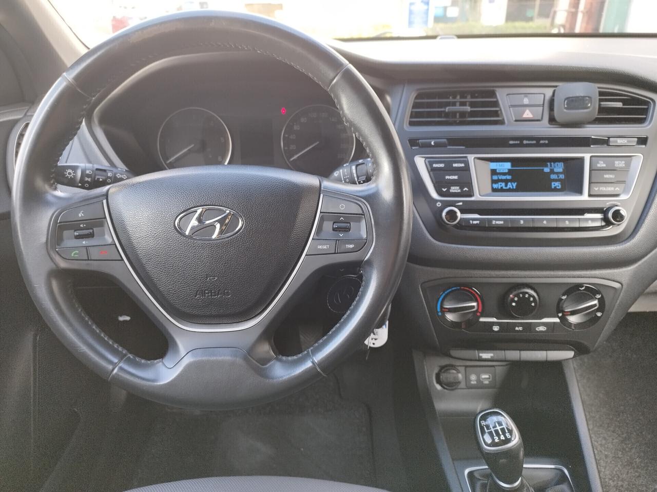 Hyundai i20 1.1 CRDi 12V 5 porte Blackline