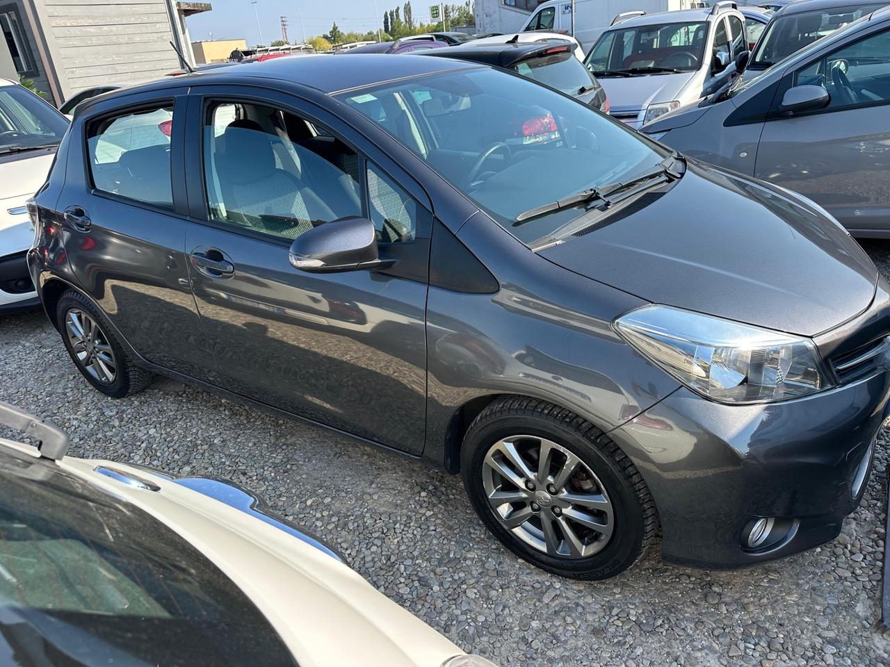 Toyota Yaris 1.0 5 porte Lounge neopatentati