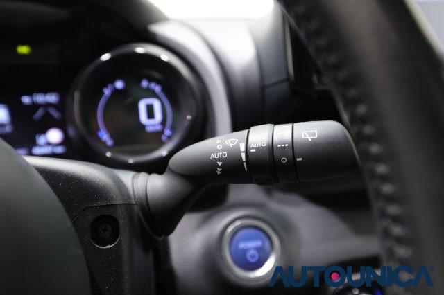 TOYOTA Yaris 1.5 HYBRID 5 PORTE LOUNGE FARI LED TETTO PANORAMA