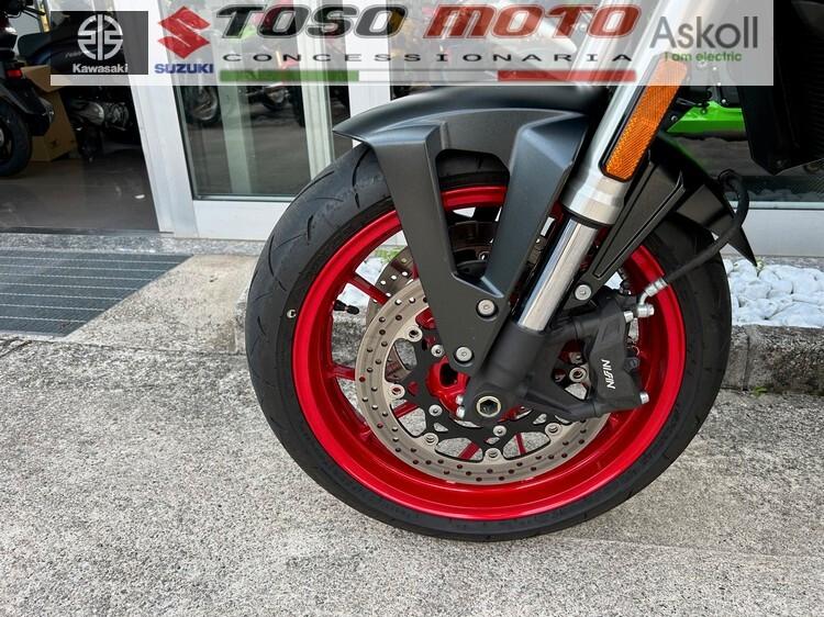 Suzuki GSX-8S