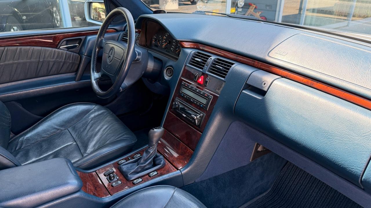 Mercedes-benz E 200 cat Elegance