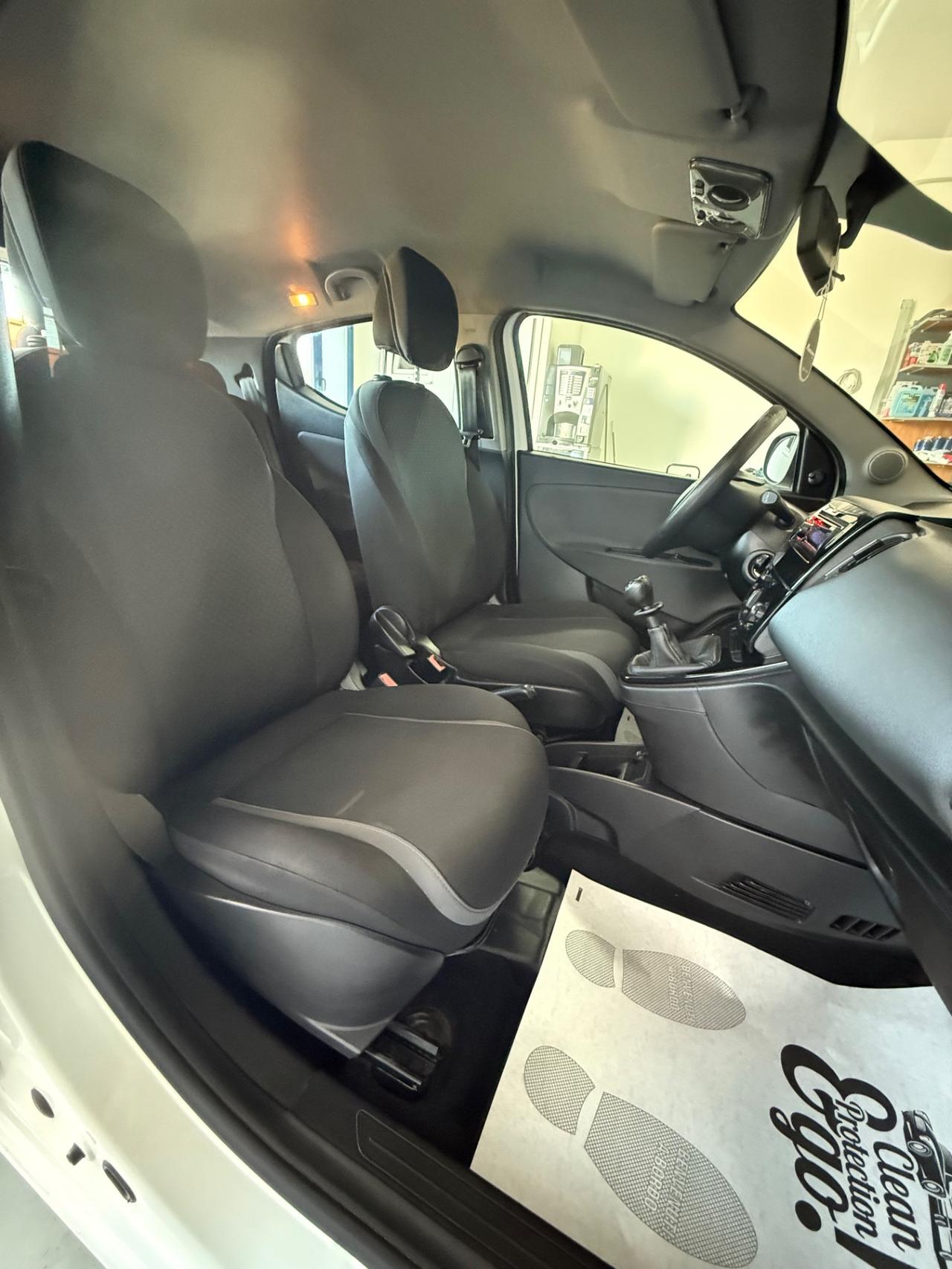Lancia Ypsilon 1.2 69 CV 5 porte Platinum