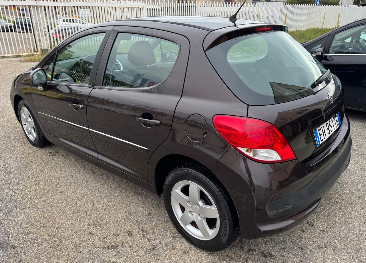 Peugeot 207 1.4 HDi -SOLO 122.000 KM-