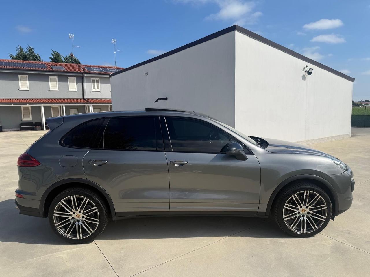 Porsche Cayenne Restilyng Tetto Fari Led