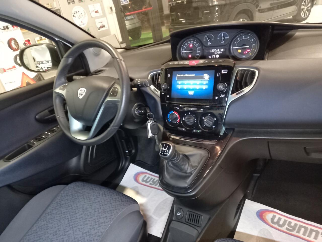 Lancia Ypsilon 1.0 HYBRID 12.000 km