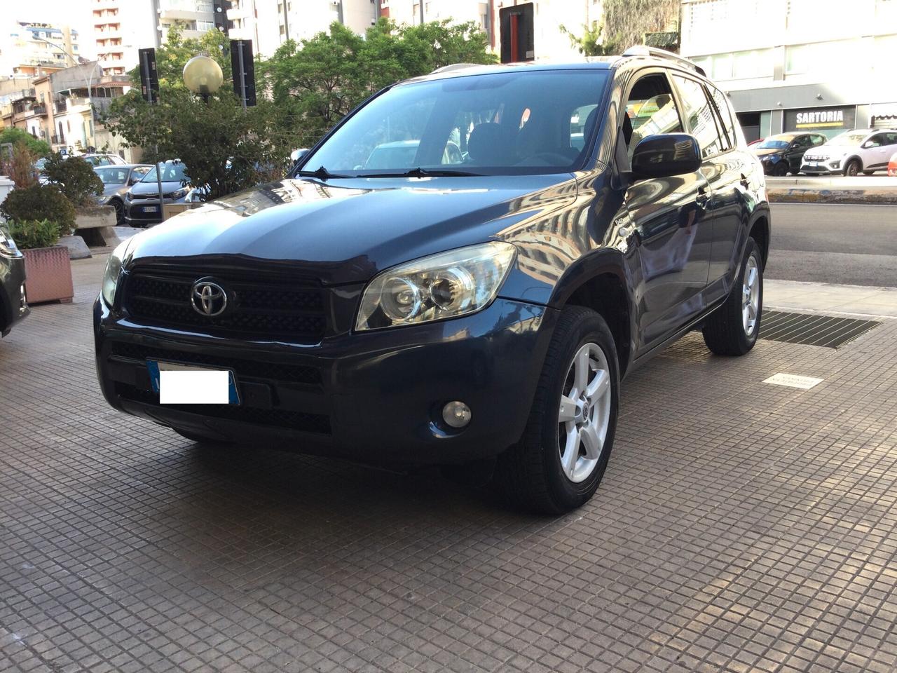 Toyota RAV 4 2.2 D-4D 136 CV Luxury