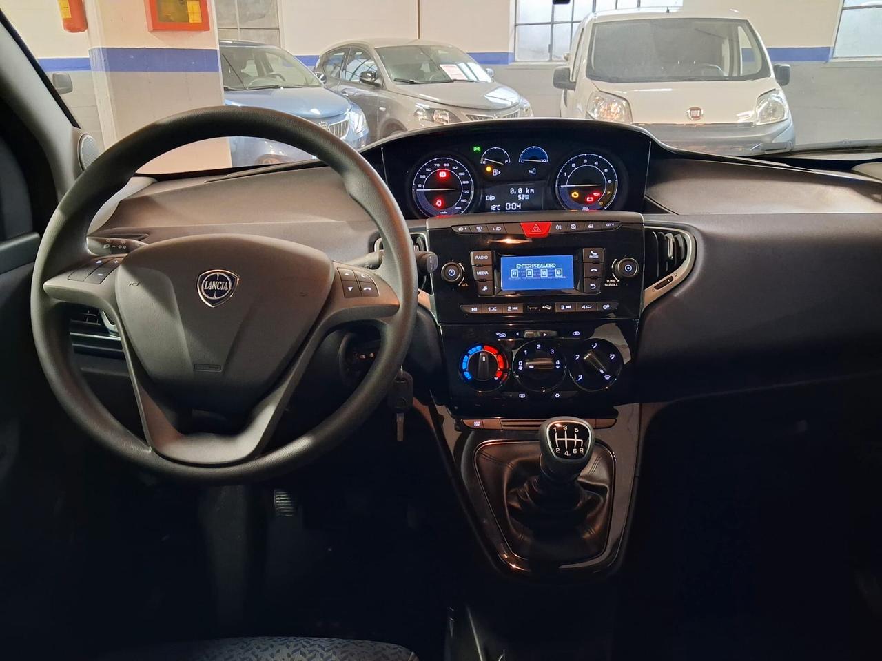 Lancia Ypsilon 1.0 FireFly 5 porte S&S Hybrid Silver