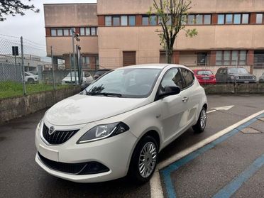 LANCIA Ypsilon 1.0 FireFly 5 porte Hybrid Silver