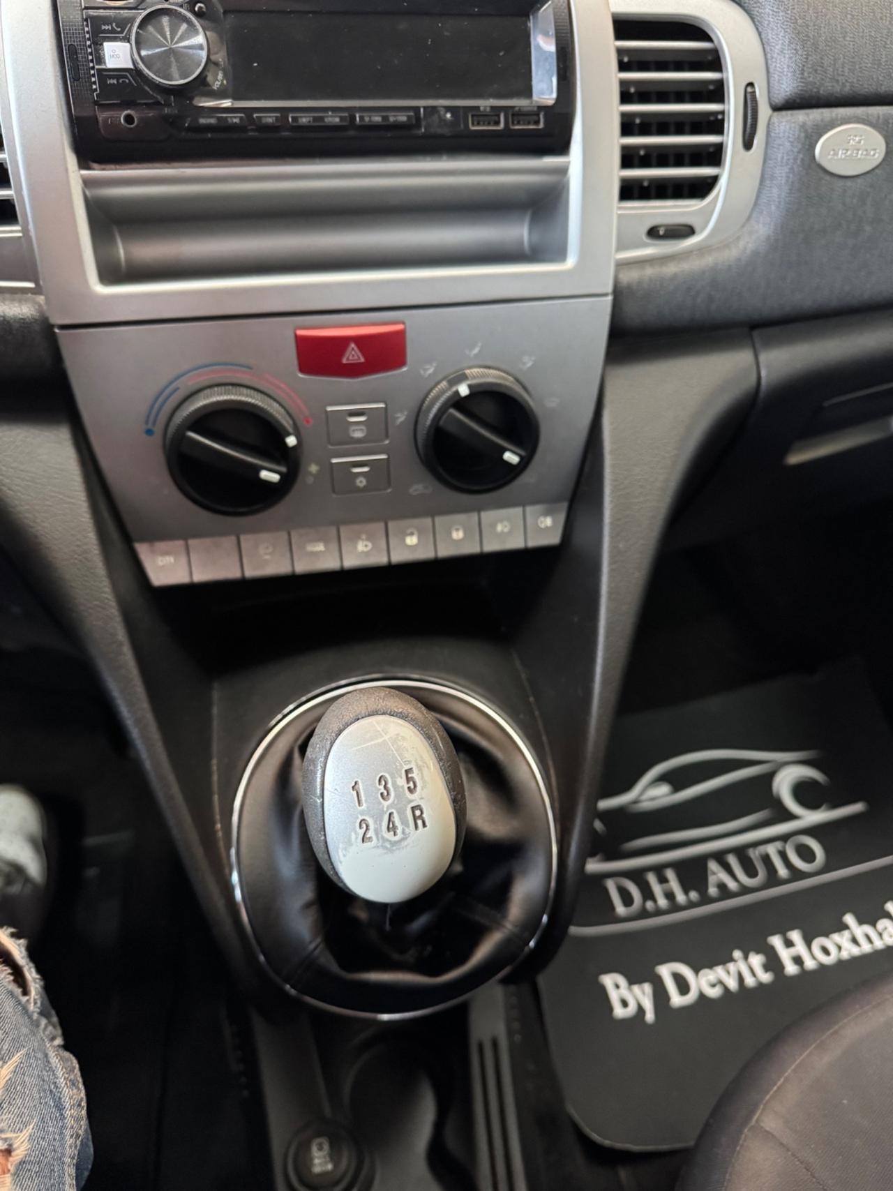 Lancia Ypsilon 1.2 69 CV Unyca