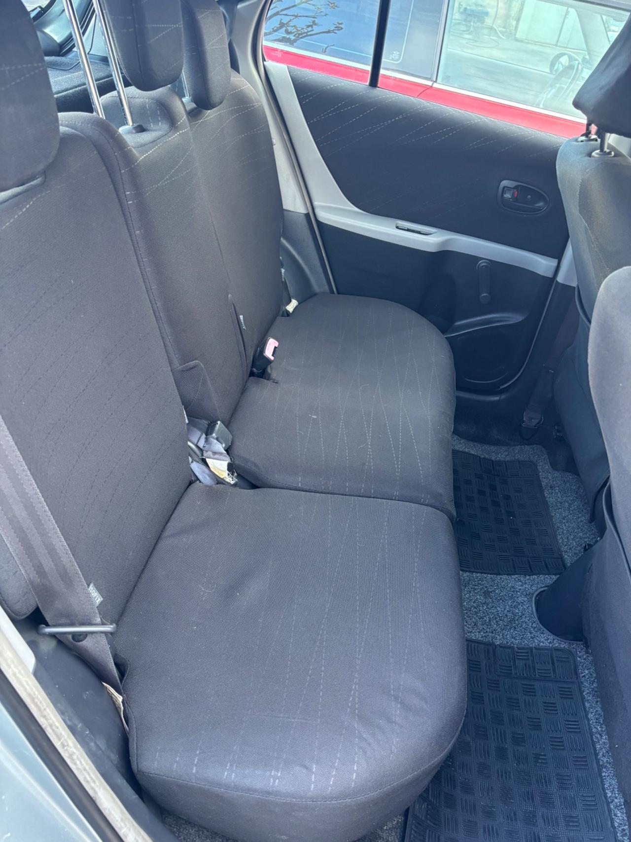 Toyota Yaris 1.0 5 porte