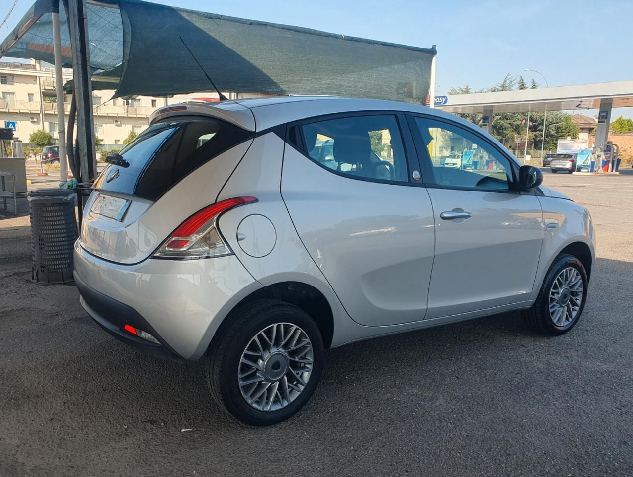 Lancia Ypsilon 0.9 TwinAir 85 CV 5 porte Metano Ecochic Gold