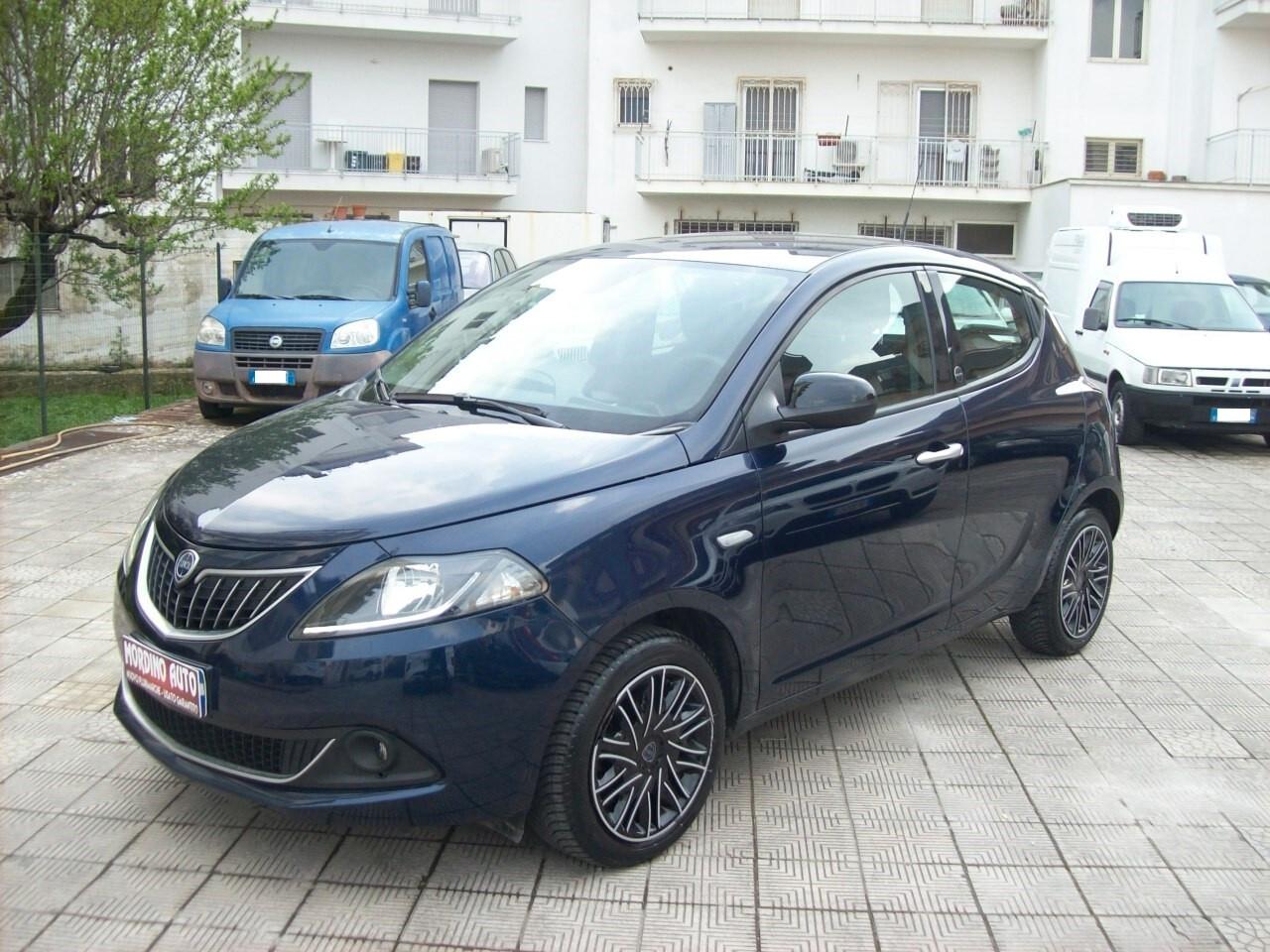 Lancia Ypsilon 1.0 FireFly 5 porte S&S Hybrid Ecochic Gold