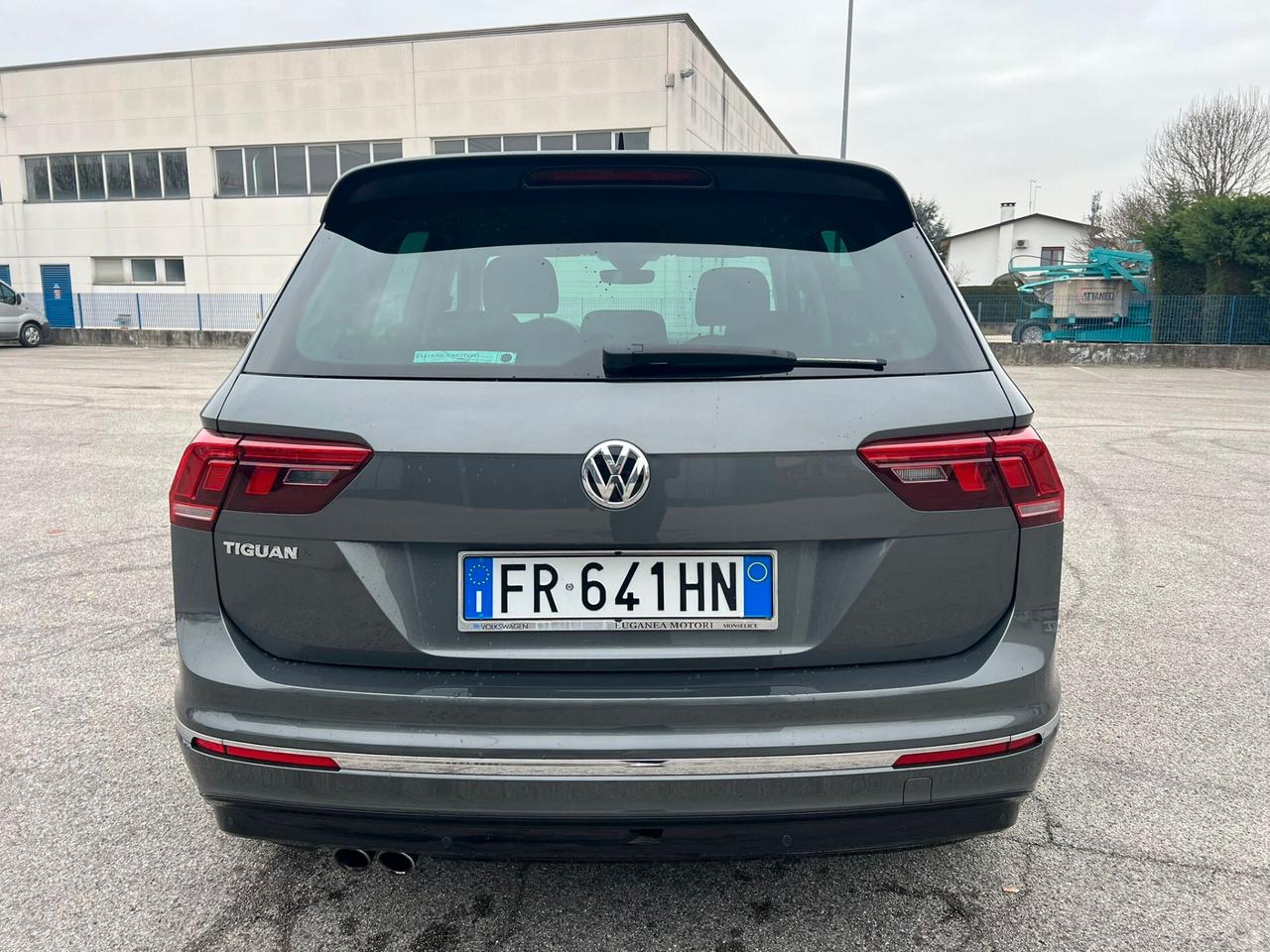 Volkswagen Tiguan 1.6 TDI SCR Sport BlueMotion R-LINE