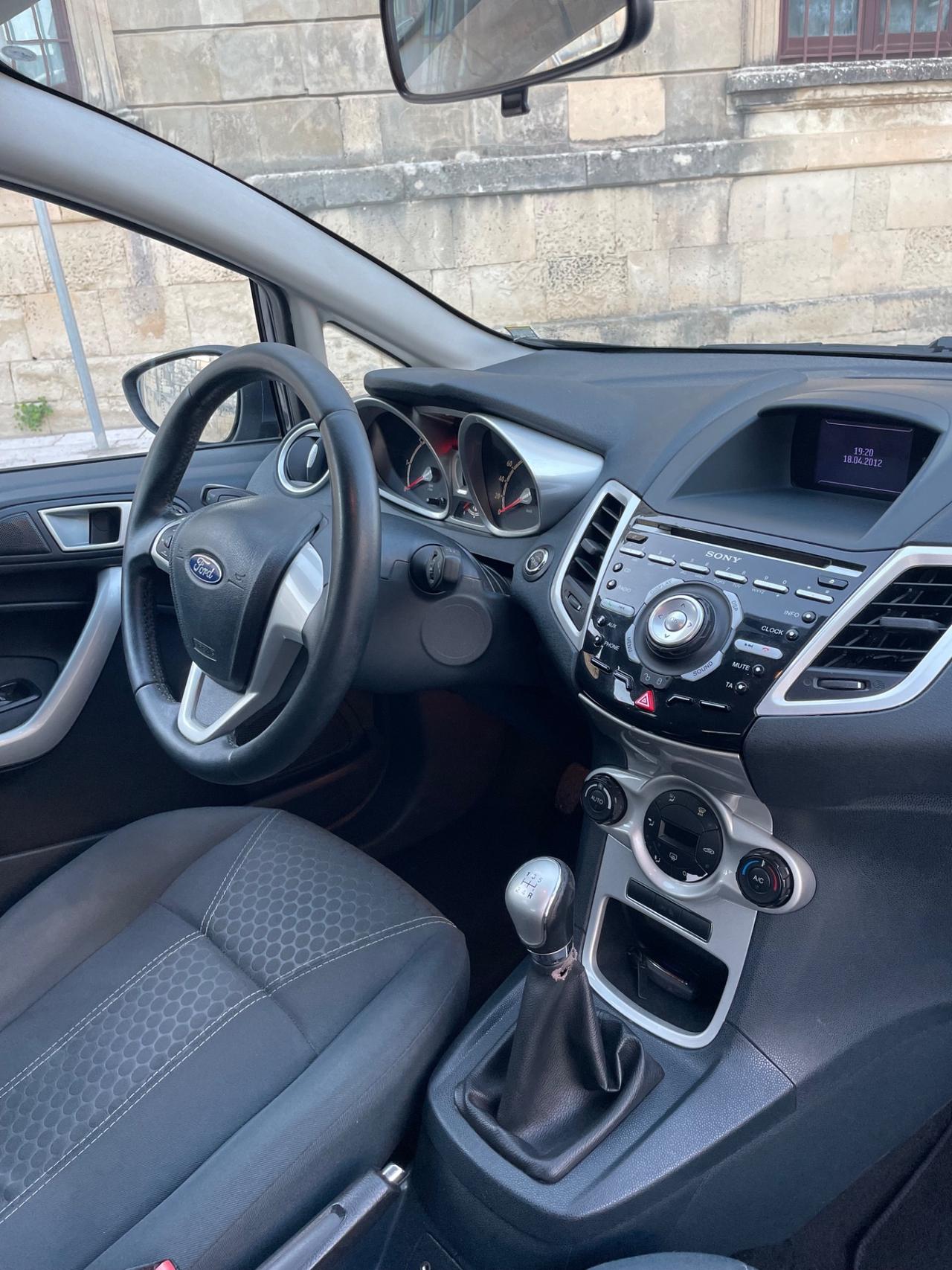 Ford Fiesta 1.4 TDCi 70CV 5 porte Titanium